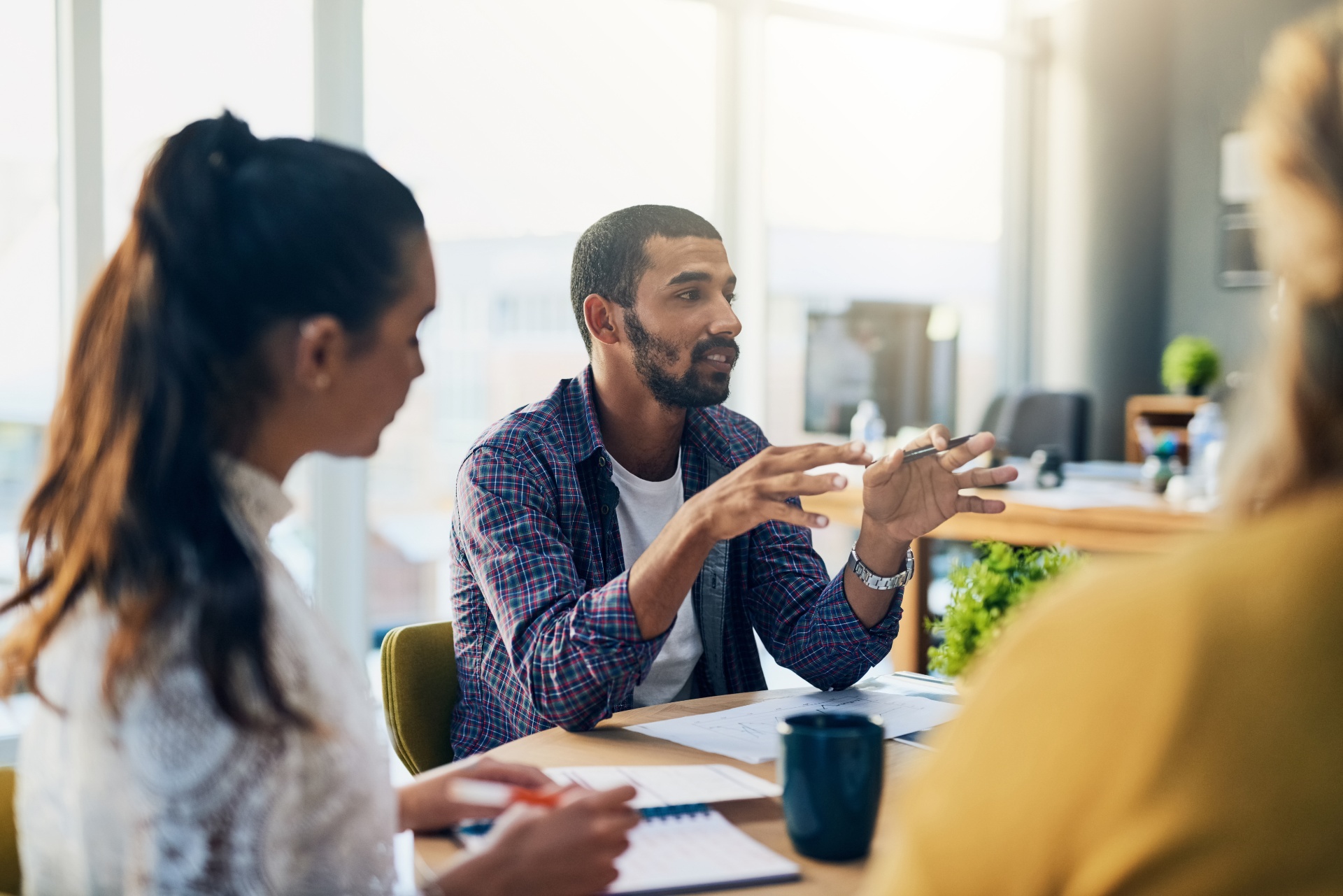 Équipe TopTech en session de travail collaboratif